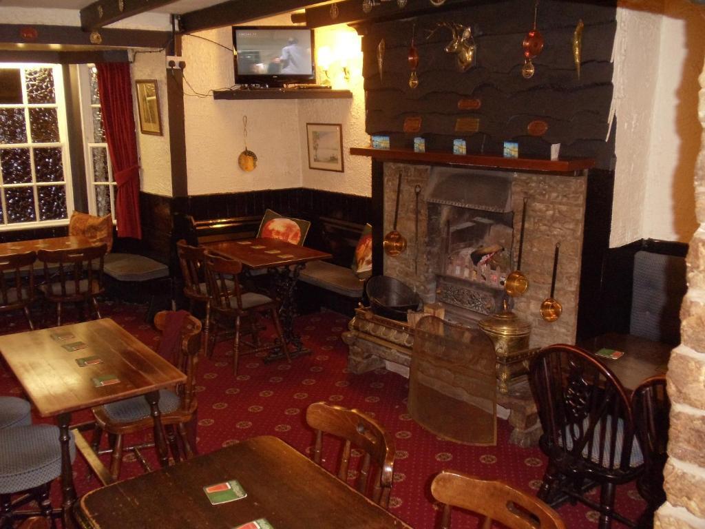 The Angel Inn ألستون المظهر الخارجي الصورة
